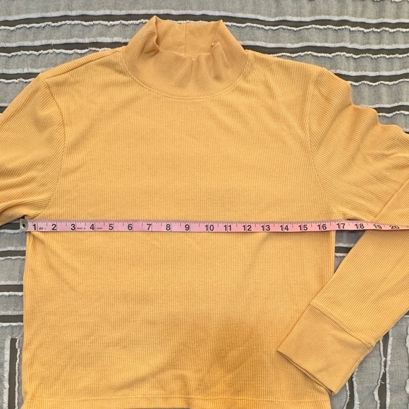 Mock neck t-shirt from American Eagle Outfitters. - Picture 4 of 6